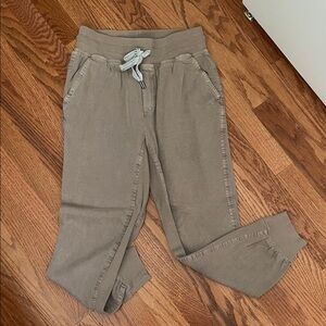 NWT arie joggers